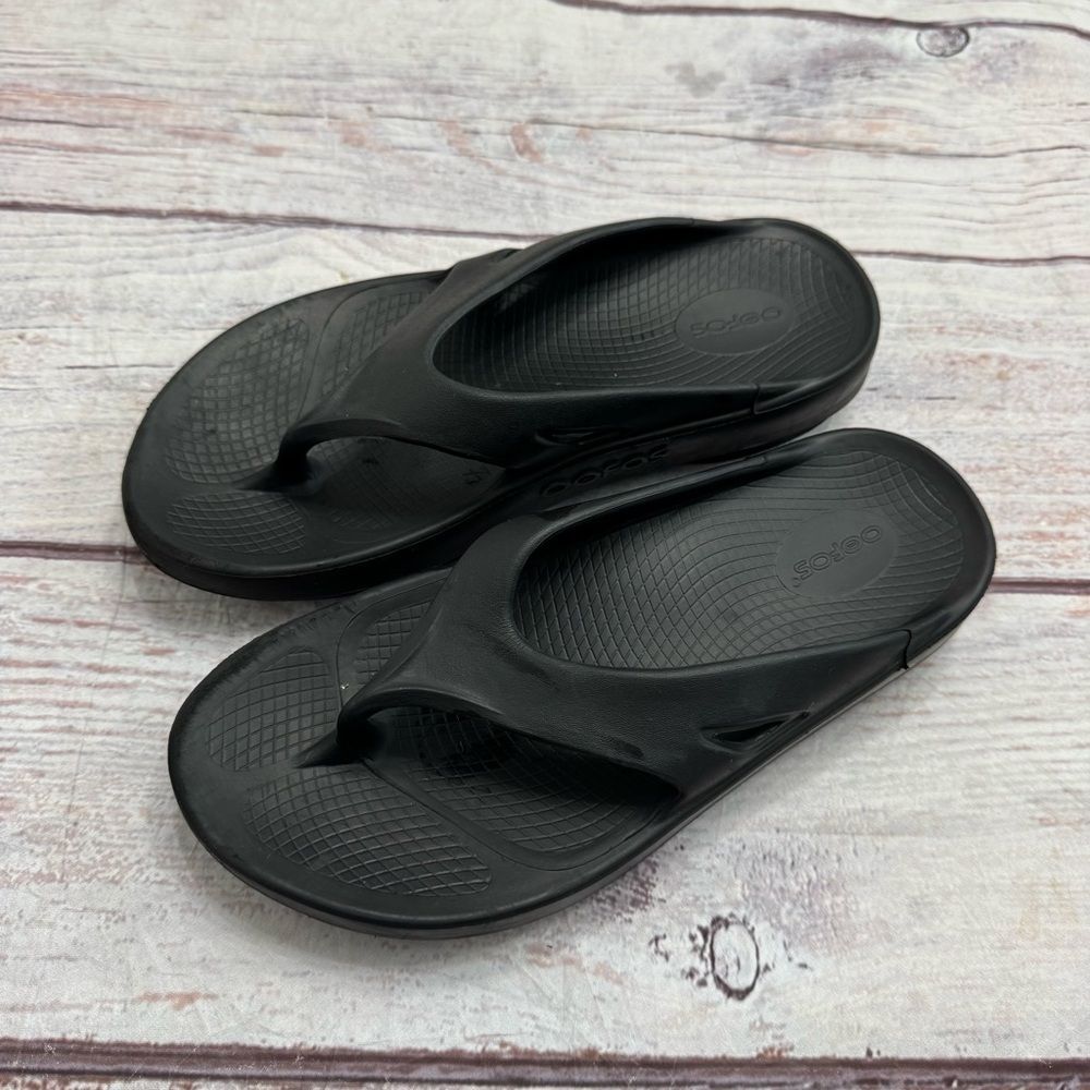 OOFOS womens Unisex Ooriginal Thong Flip-flop EU 41 Men’s 8 Women’s 10 Black